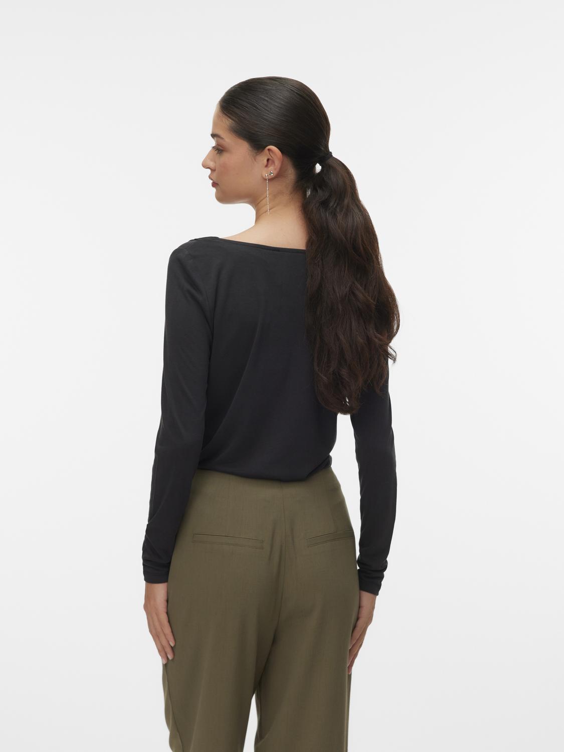 model_shot-back